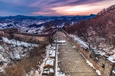 Çin, Pekin 'de kar sonrası Mutianyu Çin Seddi. Çin Seddi, Pekin
