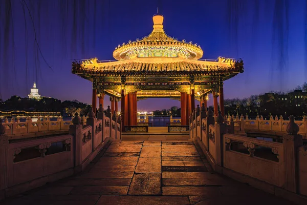 Beihai Park, Pekin, Çin 'de Beş Ejder Köşkü