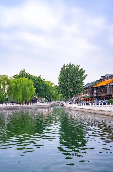 上海银锭桥 中国北京 美丽的什刹海湖上闪闪发光 — 图库照片