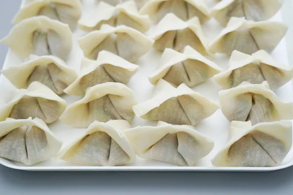 Traditionelles Chinesisches Essen Wonton Wird Auf Einen Weißen Teller Gelegt — Stockfoto