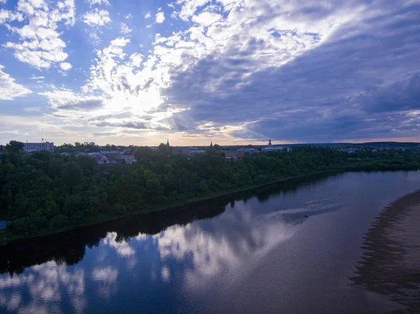 Eine Stadt Der Sonne Auf Der Anderen Seite Des Flusses — Stockfoto