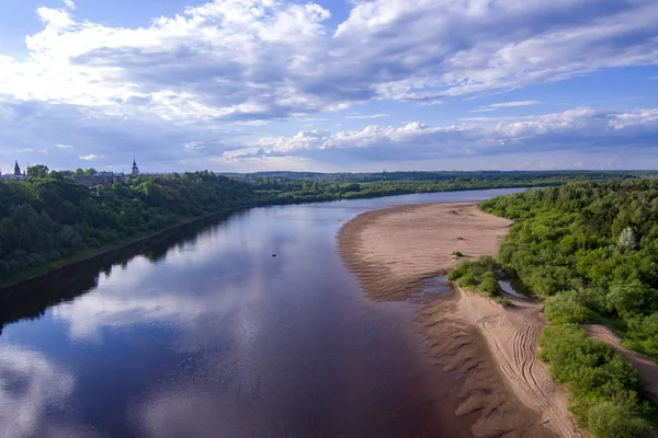 Een Stad Zon Aan Overkant Van Rivier — Stockfoto