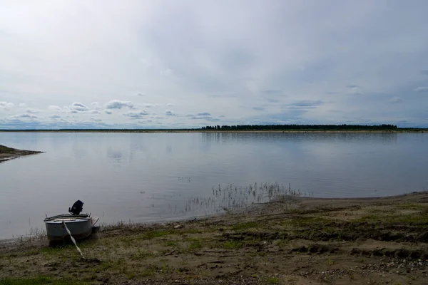 Човен Березі Тихої Річки — стокове фото