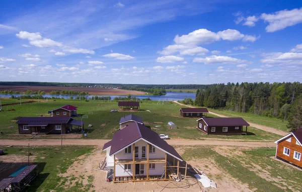 Village Sur Rive Étang Dans Vue Été Haut — Photo