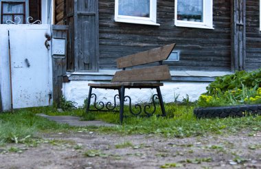 eski evin yakınında vintage tezgah