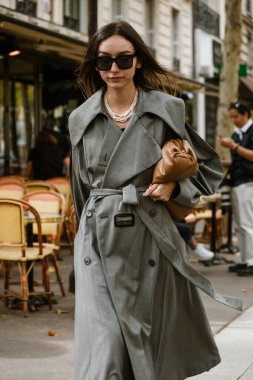 PARİS, FRANCE - 28 Eylül 2019: Paris Moda Haftası / Yaz 2020 'de ALTUZARRA defilesinden önce Beatrice Gutu