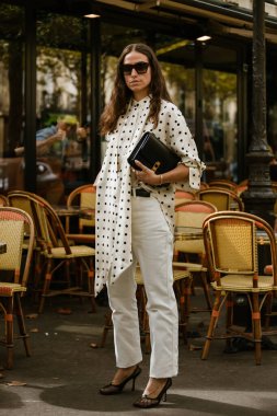 PARIS, FRANCE - 28 EYLÜL 2019: ALTUZARRA defilesinden önce Paris Moda Haftası / Yaz 2020