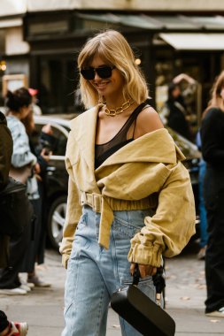 PARIS, FRANCE - 28 Eylül 2019: Xenia Adonts ALTUZARRA defilesinden önce Paris Moda Haftası / Yaz 2020