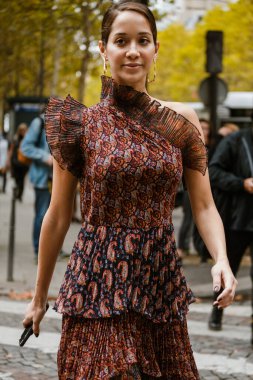 PARIS, FRANCE - 28 Eylül 2019: Paris Moda Haftası / Yaz 2020 'deki ALTUZARRA defilesinden sonra konuk