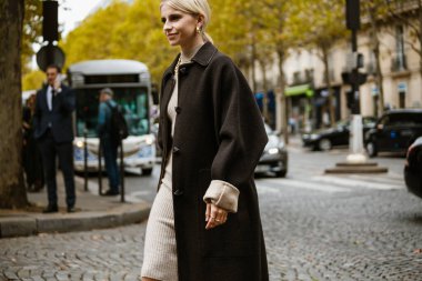 PARIS, FRANCE - 28 EYLÜL 2019: Caroline Daur ALTUZARRA defilesinden sonra Paris Moda Haftası / Yaz 2020