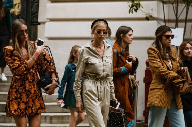 PARİS, FRANCE - 28 EYLÜL 2019: Paris Moda Haftası / Yaz 2020 'deki ALTUZARRA defilesinden sonraki konuklar