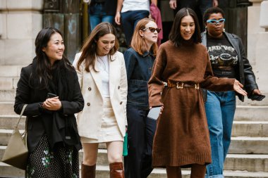 PARİS, FRANCE - 28 EYLÜL 2019: Paris Moda Haftası / Yaz 2020 'deki ALTUZARRA defilesinden sonraki konuklar