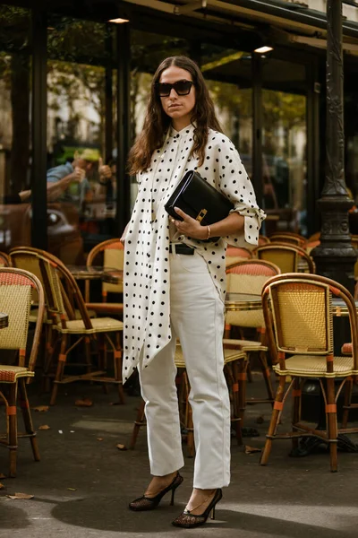 PARIS, FRANCE - 28 EYLÜL 2019: ALTUZARRA defilesinden önce Paris Moda Haftası / Yaz 2020