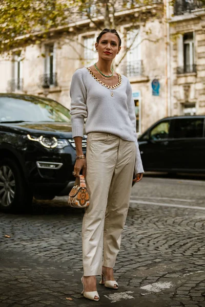 PARIS, FRANCE - 28 EYLÜL 2019: ALTUZARRA defilesinden önce Paris Moda Haftası / Yaz 2020