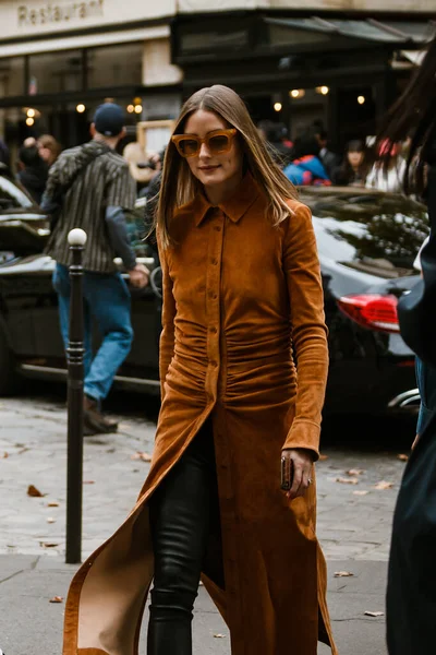 PARIS, FRANCE - 28 EYLÜL 2019: Olivia Palermo ALTUZARRA defilesinden sonra Paris Moda Haftası / Yaz 2020