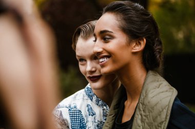 PARIS, FRANCE - 26 EYLÜL 2019: Paris Moda Haftası / Yaz 2020 'de CHLOE defilesinden önce modeller.