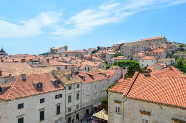 DUBROVNIK, CROATIA - 18 Haziran 2019 'da Dubrovnik kasabasının kırmızı çatıları. Game of Thrones 'un bazı bölümleri burada çekildi..