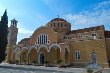 PROTARAS, CYPRUS - 12 Haziran 2018 'de Kıbrıs Rum Kesimi' nin Paralimni kentinde Aziz George Kilisesi.