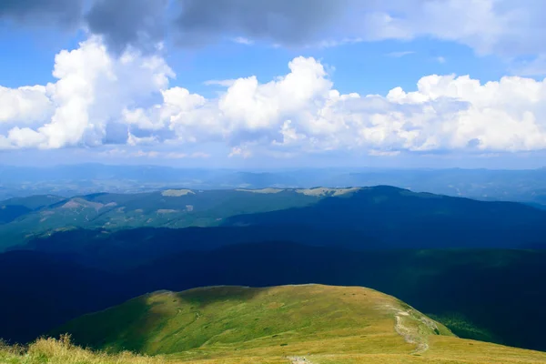 Panoramiczny Widok Hoverla Karpaty Ukraina Strzał Poziomie Zewnątrz — Zdjęcie stockowe