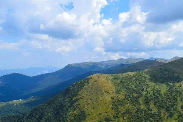 Karpatské Hory Ukrajina Cesta Hoverly Nejvyšší Ukrajinské Hory Oblačném Letním — Stock fotografie