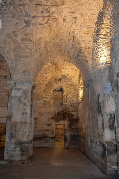 Split Croatia June 디오클레티아누스의 궁전의 2015 그곳에서 촬영된 왕좌의 진열품들 — 스톡 사진