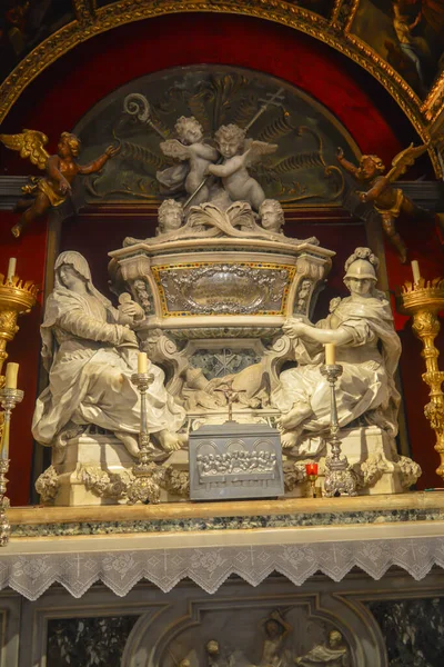 BÖLÜM, CROATIA - 15 Haziran 2019 'da Diocletian' ın Split 'teki sarayı yakınlarındaki Saint Roch Kilisesi.