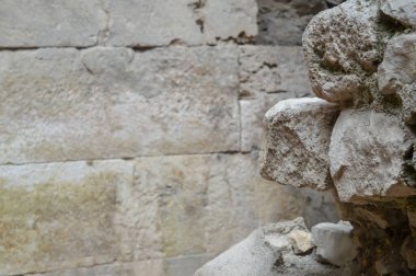 BÖLÜM, CROATIA - 15 Haziran 2019 'da Hırvatistan' ın Split kentindeki Diocletian sarayının mahzenleri. Game of Thrones 'un bazı bölümleri burada çekildi..