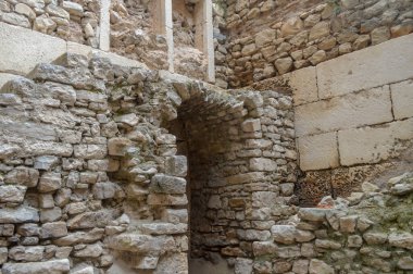 BÖLÜM, CROATIA - 15 Haziran 2019 'da Hırvatistan' ın Split kentindeki Diocletian sarayının mahzenleri. Game of Thrones 'un bazı bölümleri burada çekildi..