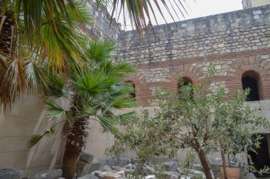 BÖLÜM, CROATIA - 15 Haziran 2019 'da Hırvatistan' ın Split kentindeki Diocletian sarayının mahzenleri. Game of Thrones 'un bazı bölümleri burada çekildi..