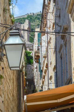 DUBROVNIK, CROATIA - 18 Haziran 2019 'da Dubrovnik antik kenti. Game of Thrones 'un bazı bölümleri burada çekildi..