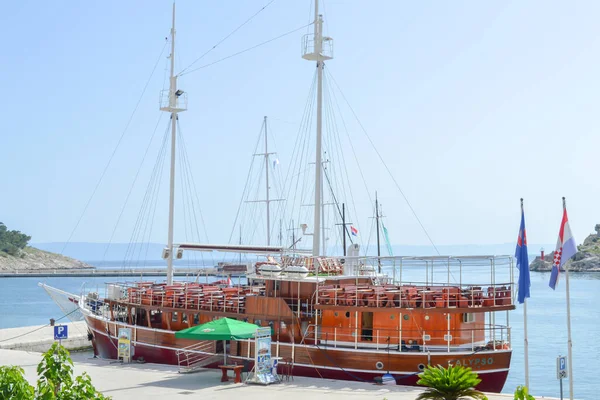 Makarska Croatie Juin Planche Calypso Attend Les Touristes Sur Quai — Photo