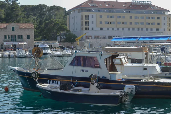 Makarska Croatia Haziran 2019 Hırvatistan Makarska Kentindeki Rıhtımda Balıkçı Tekneleri — Stok fotoğraf
