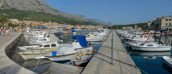 stock image MAKARSKA, CROATIA - JUNE 9: Fisherman's boats in wharf in Makarska, Croatia on June 9, 2019.