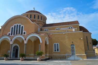 PROTARAS, CYPRUS - 12 Haziran 2018 'de Kıbrıs Rum Kesimi' nin Paralimni kentinde Aziz George Kilisesi.