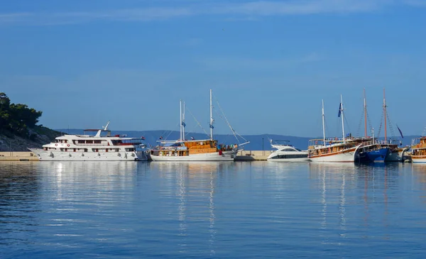 Makarska Croacia Junio Embarcaciones Atracadas Puerto Deportivo Makarska Croacia Junio —  Fotos de Stock