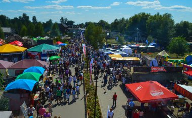 Velyki Sorochintsi, UKRAINE - 25 Ağustos 2017: İnsanlar Ukrayna 'nın ulusal yıllık pazarı 