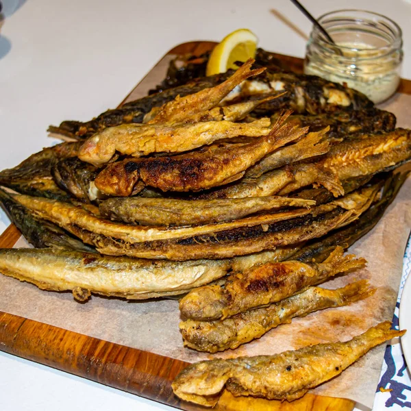 Fried Small Fish Wooden Board — Stock Photo, Image