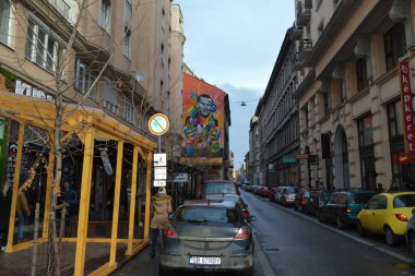 BUDAPEST, HUNGARY - 31 Aralık 2017: Budapeşte 'de Wesselnyi caddesinde yürüyüş.