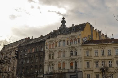 BUDAPEST, HUNGARY - 31 Aralık 2017: Budapeşte 'de Wesselnyi caddesinde yürüyüş.