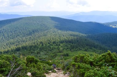 Hoverla 'ya giden panoramik manzara, Karpatya dağları, Ukrayna. Yatay açık hava çekimi