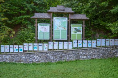 DILOVE, UKRAINE - 22 Ağustos 2018 'de Avrupa' nın Dilove, Ukrayna coğrafi merkezi. 1887 'de, Avusturya-Macaristan İmparatorluğu' ndan coğrafyacılar tarihi bir işaret koydular..