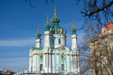 KYIV, UKRAINE - 18 Kasım 2018 'de Ukrayna' nın başkenti Kyiv 'deki Saint Andrew Kilisesi.