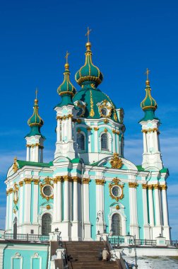 KYIV, UKRAINE - 18 Kasım 2018 'de Ukrayna' nın başkenti Kyiv 'deki Saint Andrew Kilisesi.