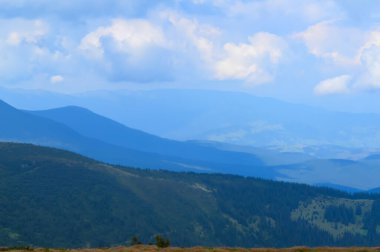Hoverla 'dan panoramik manzara, Karpatya dağları, Ukrayna. Yatay açık hava çekimi