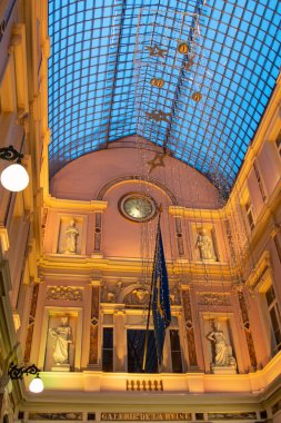 BRÜKSEL, BELGİM - 29 Aralık 2018: Galerie de la Reine, Brüksel 29 Aralık 2018.