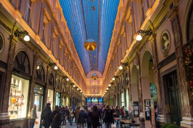 BRÜKSEL, BELGİM - 29 Aralık 2018: Galerie de la Reine, Brüksel 29 Aralık 2018.