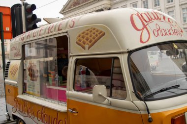 BRÜKSEL, BELGIUM - 30 Aralık 2018: Belçika Waffle otobüs durağı 30 Aralık 2018. 