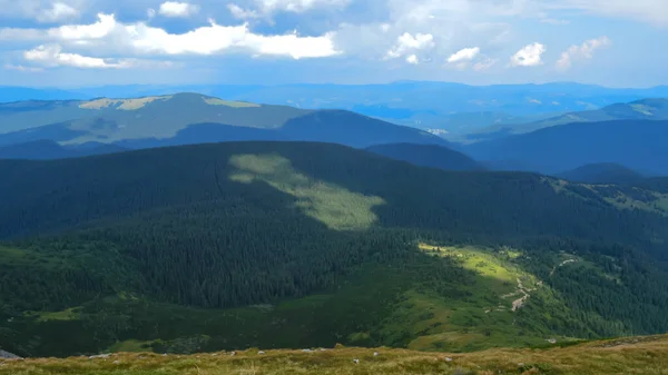 Panoramatický Výhled Hoverly Karpat Ukrajiny Vodorovný Záběr Ven — Stock fotografie