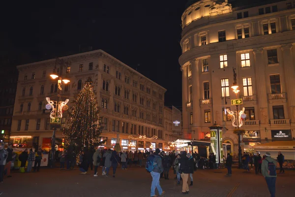 Budapest Hungría Diciembre 2017 Turistas Lugareños Disfrutan Paseando Por Calle — Foto de Stock