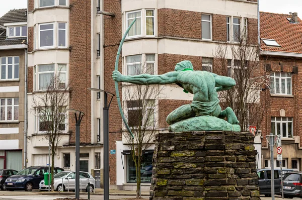 Bruselas Bélgica Enero 2019 Estatua Arquero Caminando Por Barrio Etterbeek —  Fotos de Stock